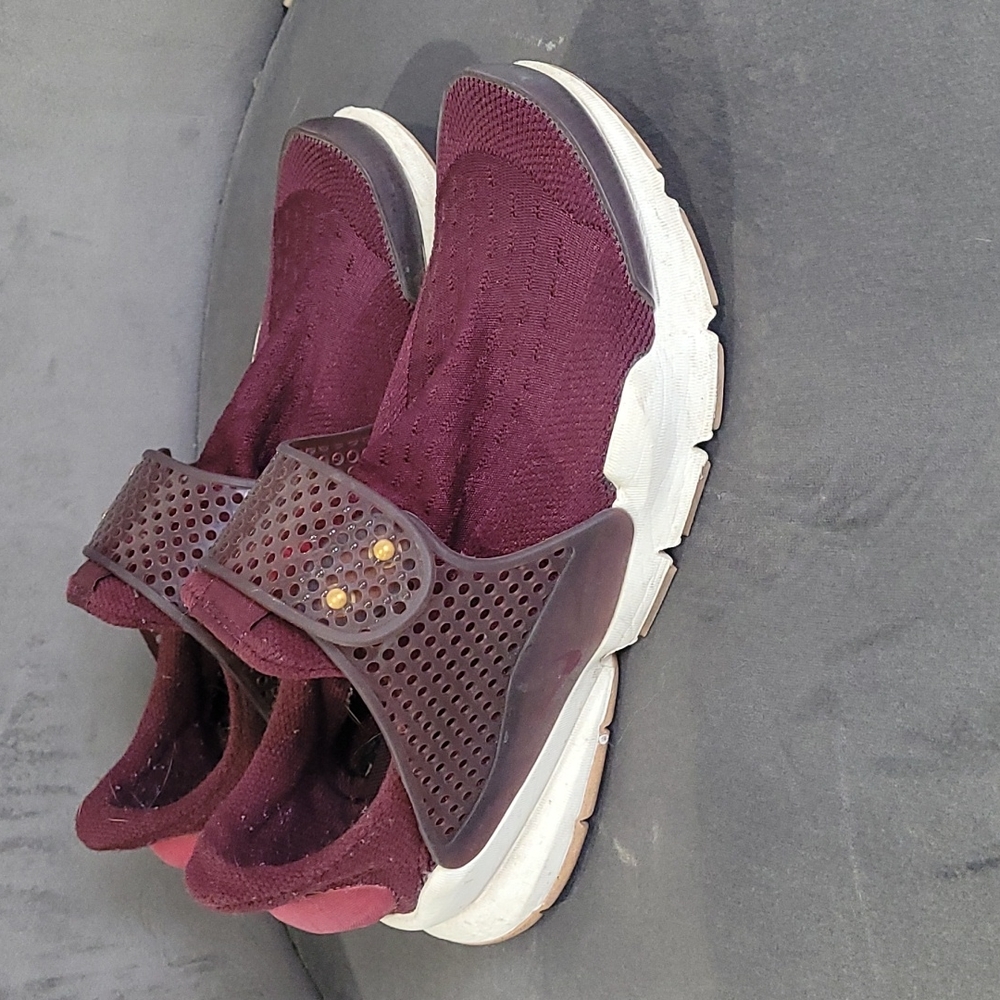 Nike sock dart